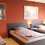 Bett + Fitness בית אירוח